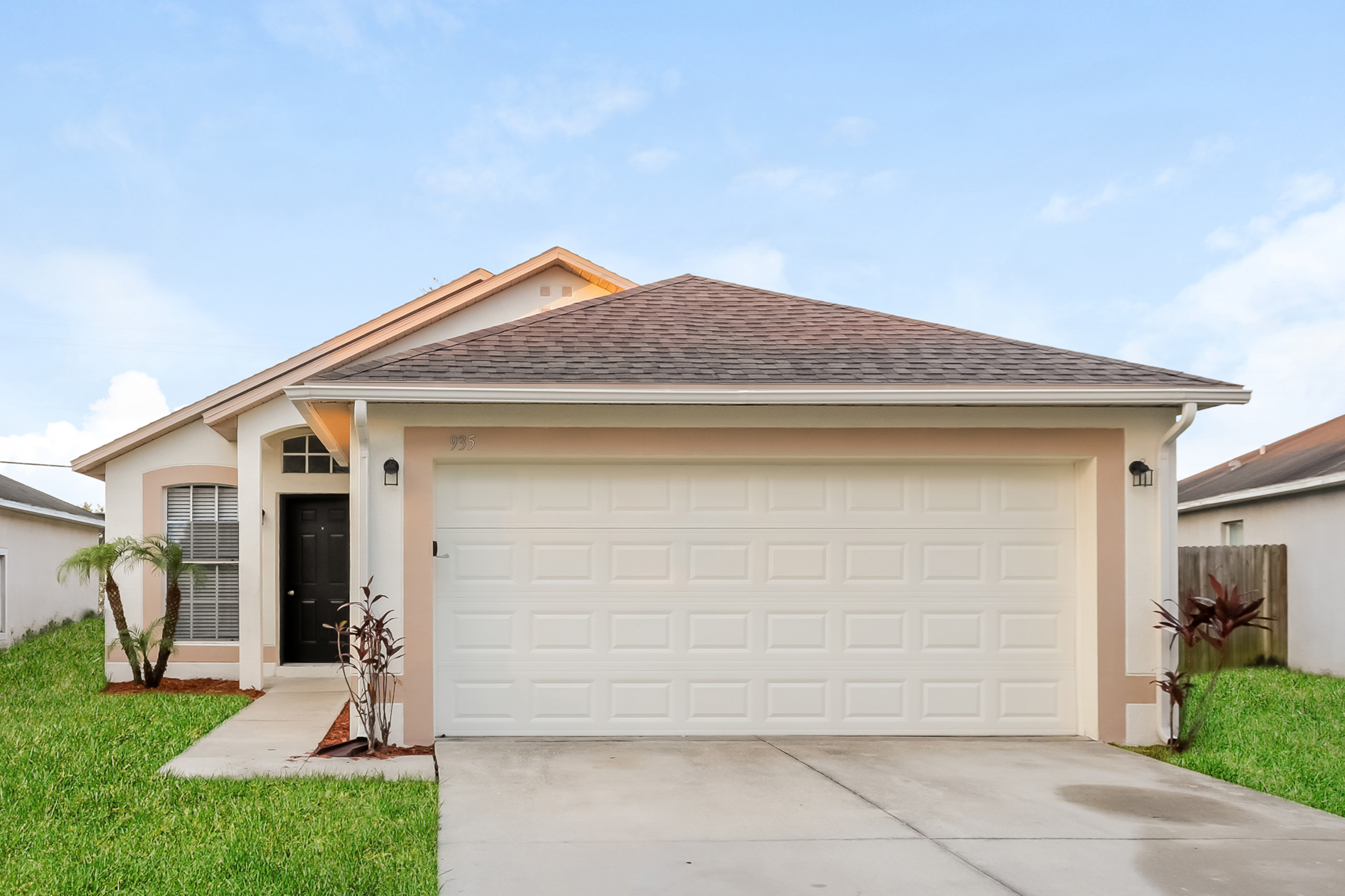 935 BRENTON LEAF RUSKIN, FL 33570